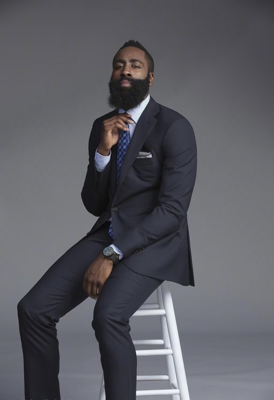 他用扣篮点燃全场（一记暴扣引爆全场）