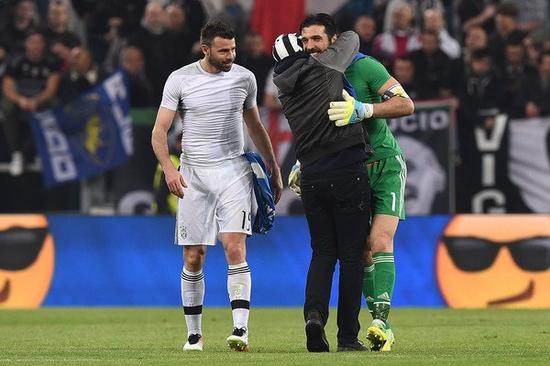 欧冠淘汰赛前瞻：曼联对阵巴黎,（欧冠淘汰赛前瞻：曼联迎战巴黎圣日耳曼）