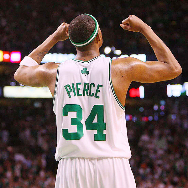 半场：拜仁1-1圣保利，格雷罗扳平，卡尔中柱，洪通吉破门+伤退（半场战报：拜仁1-1圣保利，洪通吉先破门后伤退，格雷罗扳平，卡尔中柱）