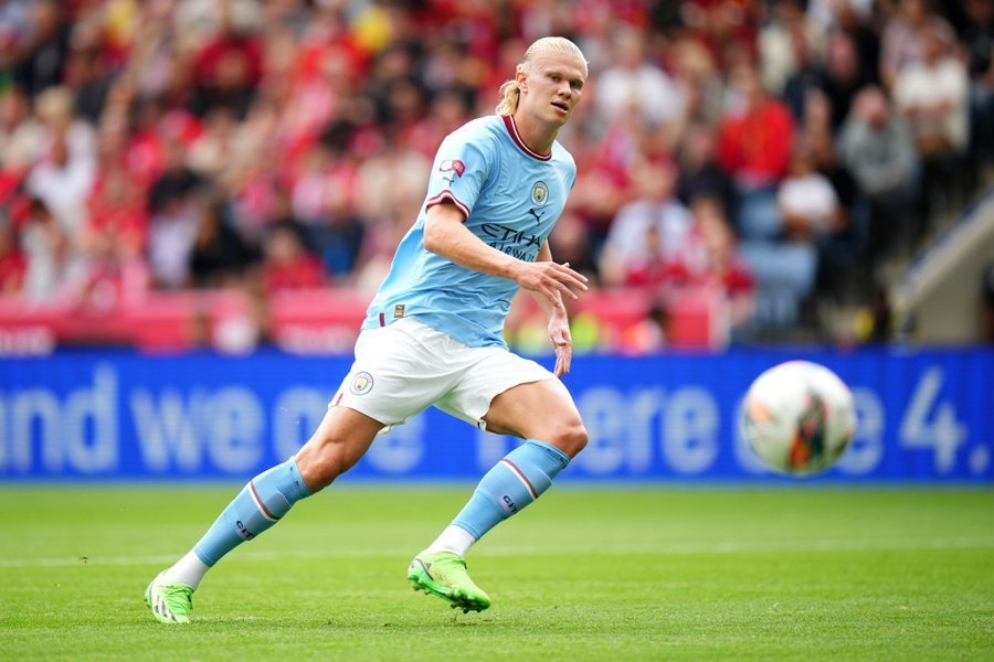 后腰全场传球成功率达 92%，表现全面（后腰传球成功率高达92%，攻防俱佳）